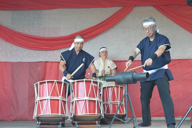 Musicians playing the taiko drum